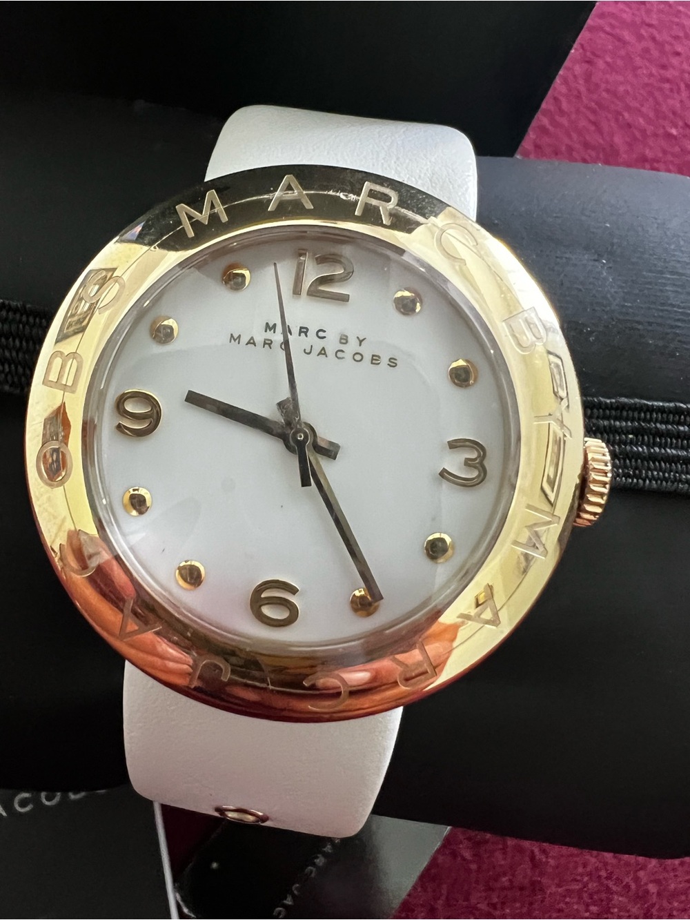 Marc Jacobs Amy White Dial White Leather Strap Watch For Women - MBM1150
